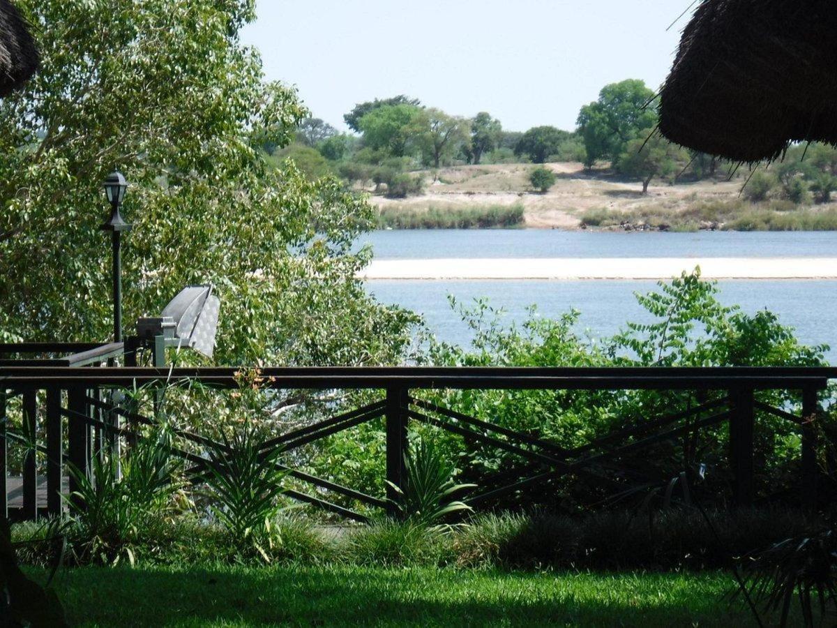 Caprivi River Lodge カティマ・ムリロ エクステリア 写真
