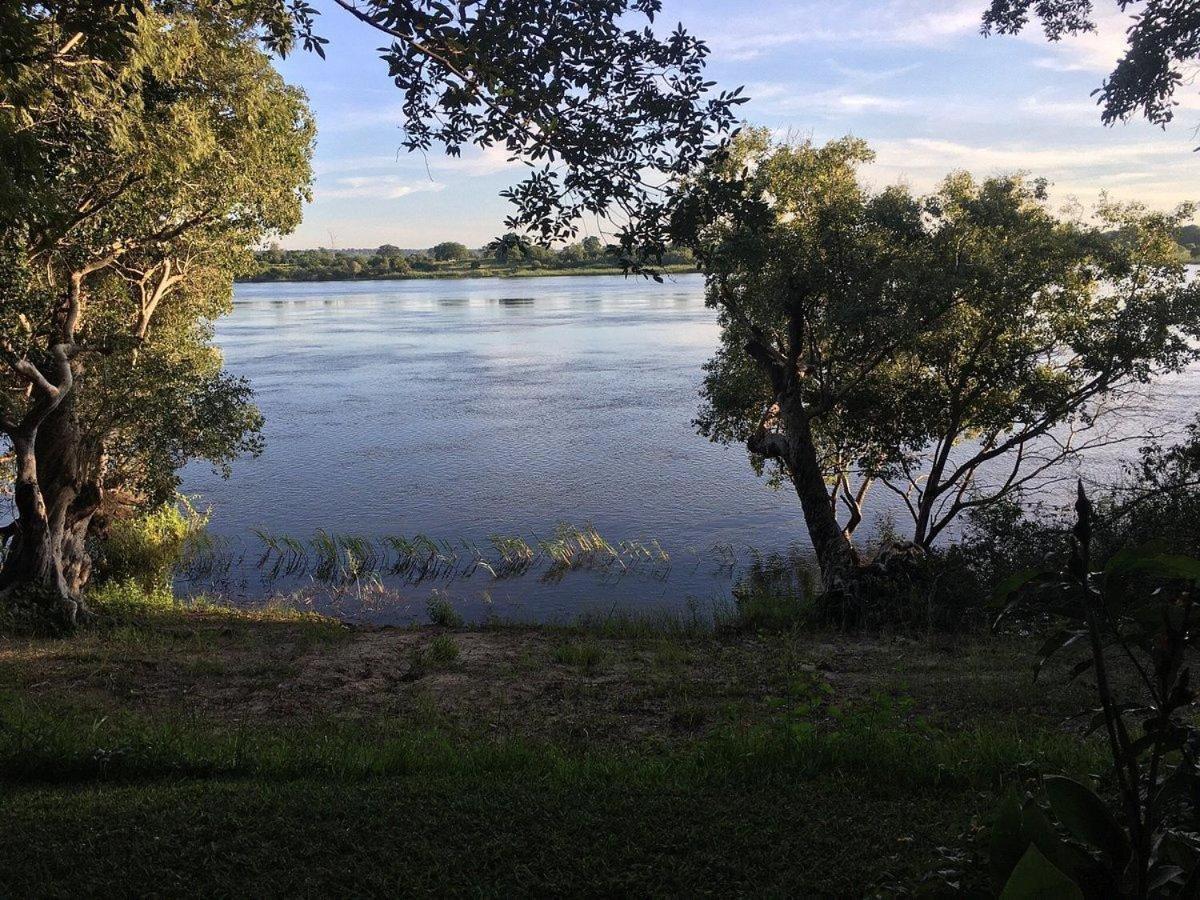 Caprivi River Lodge カティマ・ムリロ エクステリア 写真