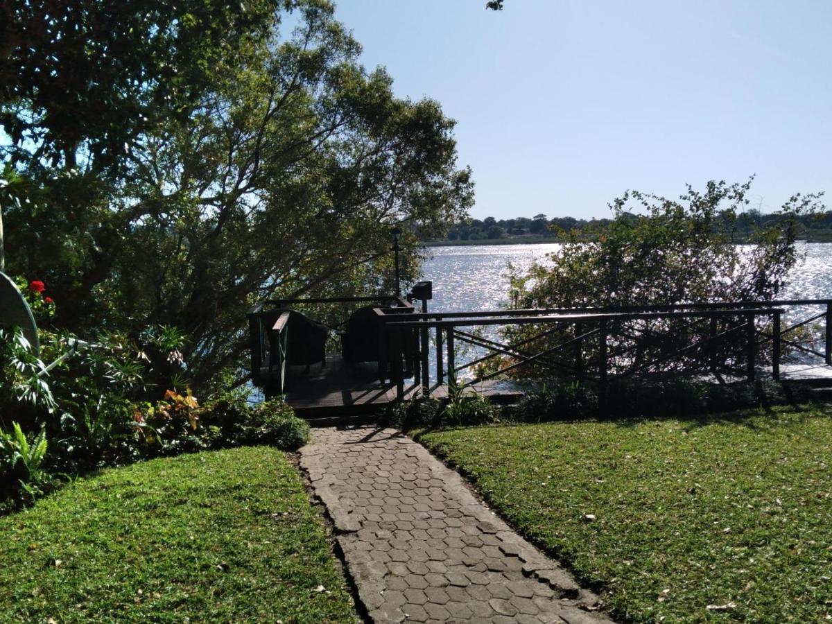 Caprivi River Lodge カティマ・ムリロ エクステリア 写真